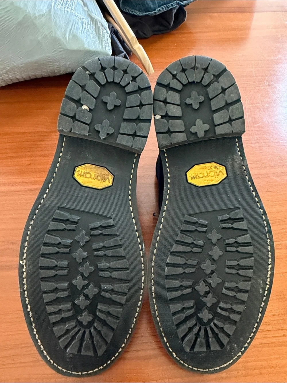Taylor Stitch classic black